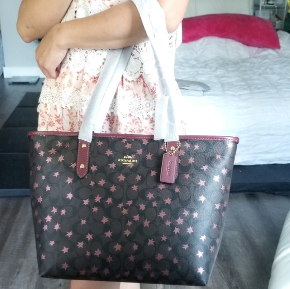 🚫SOLD🚫NWT COACH 3 PC SET IN STAR PRINT - Picture 2 of 8